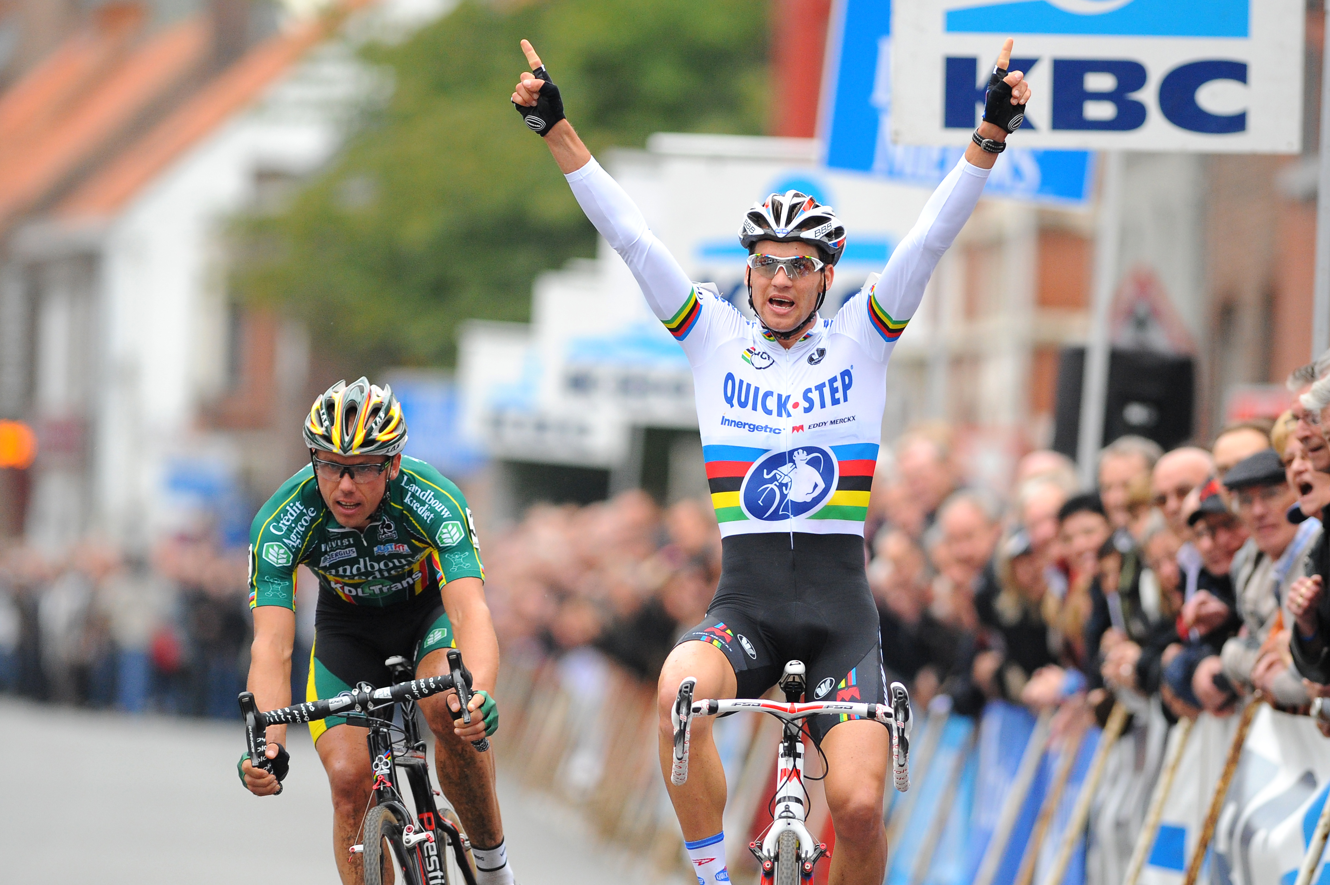 http://www.pavepavepave.com/wp-content/uploads/2011/10/claessen-stybar-nys-kermiscross2011.jpg